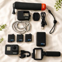 MINT GoPro HERO7 Black Bundle - 3 Batteries + Dual Charger + Extras!