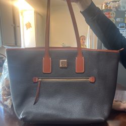 Dooney & Bourke Tote 👜