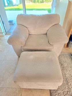 Oversized plush microfiber armchair and matching oThis is an oversized plush microfiber armchair and matching ottomanThis is an oversized plush microf