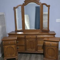 4 Piece Lexington Solid Wood Bedroom Set