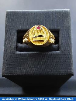 Men's Ring - Yellow Gold 14k (.585) 3.7 grams Size 7