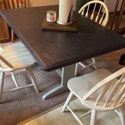 Kitchen Table With 4 Chairs ! 