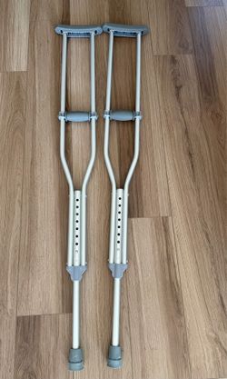 Adjustable Aluminum Underarm Crutches