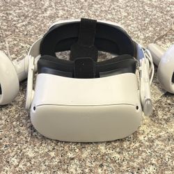 “Meta Quest 2 VR Headset – Great Condition + Accessories!” 