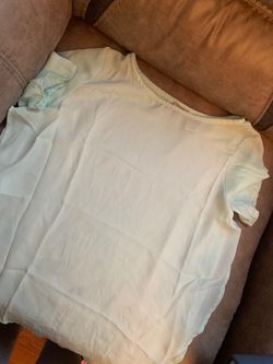 Women’s shirt size small