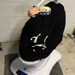 Momaroo Motorized Baby Seat