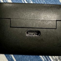 JBL Earbuds In Great Condition 