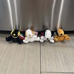 4 Peanuts Snoopy stuffed animal Plush Keychain