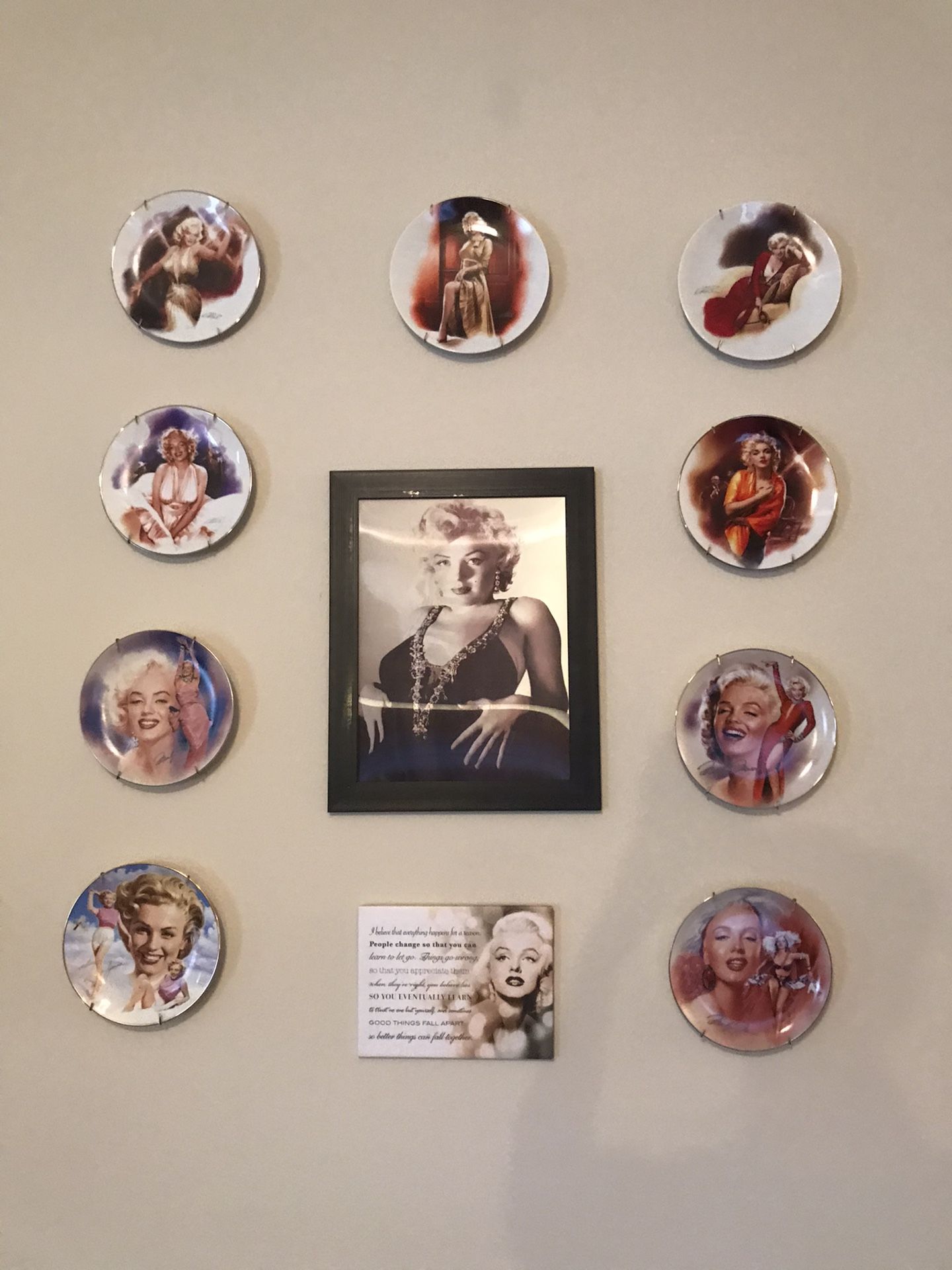 Marilyn Monroe Decorative Plate w/wall hangers