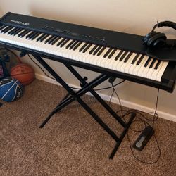 RD-100 ROLAND DIGITAL KEYBOARD And AUDIO TECHNICA HEADPHONES 