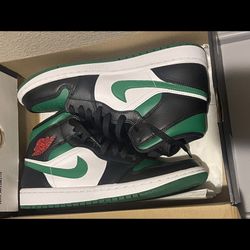 Jordan 1 Mid Green Toe