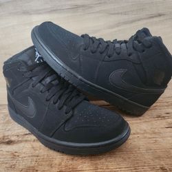 Jordan 1 Retro Mid Black 2017 Size 8  - 554724-040