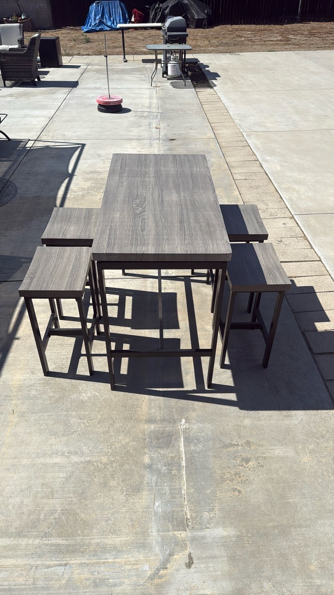 Table/Barstools (47x24inches)