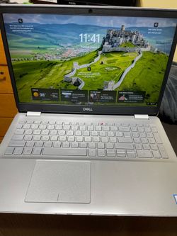 Dell Inspiron 5584 15.6" Touch Intel i5-8265U / 16GB RAM / 256GB SSD / Win11 Home