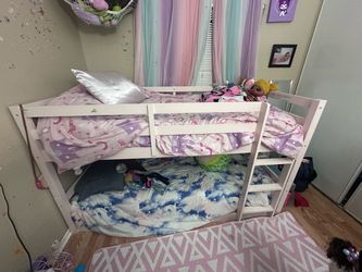 Twin bunk beds