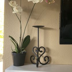 Black Painted Metal Candle Holder With Swirls