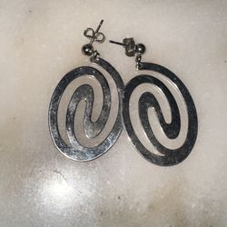 Avon Vintage Swirl Earrings 