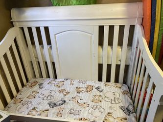 Baby Crib / Toddler Bed