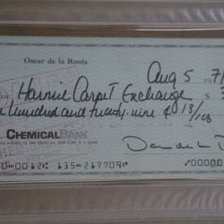 PSA/DNA CERTIFIED OSCAR DE LA RENTA SIGNED CHECK AUGUST 5 1971 COLLECTIBLE