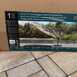 13’  round cantilever umbrella With base