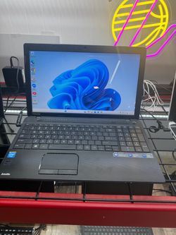 Toshiba laptop  windows  11 15”