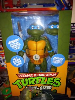 NECA 1/4 scale TEENAGE MUTANT NINJA TURTLES figure
