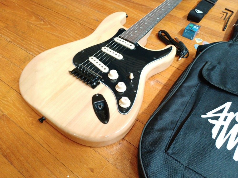 Electric Guitar With Bag And Accessories
