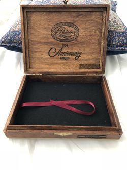 Decorative cigar box / jewelry box