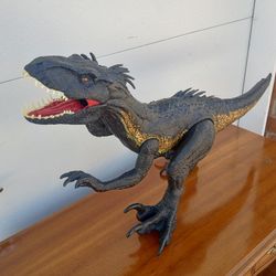Jurassic World: Fallen Kingdom Dinosaur Toy, Super Colossal Indoraptor Figure