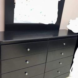 Like New Lightly Used 8 Drawers Dresser With Mirror For $250