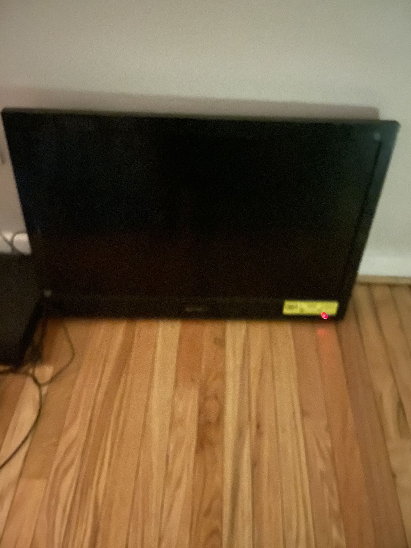 Flat Screen Tv 30-34in”