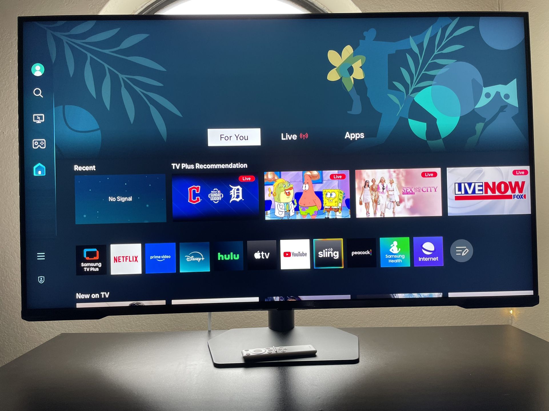 43" Odyssey Neo G7 4K UHD 144Hz 1ms Display HDR600 Smart Gaming Monitor