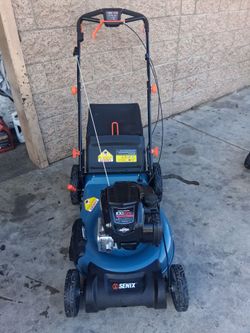 Senix
22 in. 163cc 4-Cycle Briggs & Stratton Engine Gas Self-Propelled Lawn Mower with 3-in-1 Mulching Bagging Side Discharge