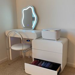 Makeup Vanity with drawers ( Include Stool ) 