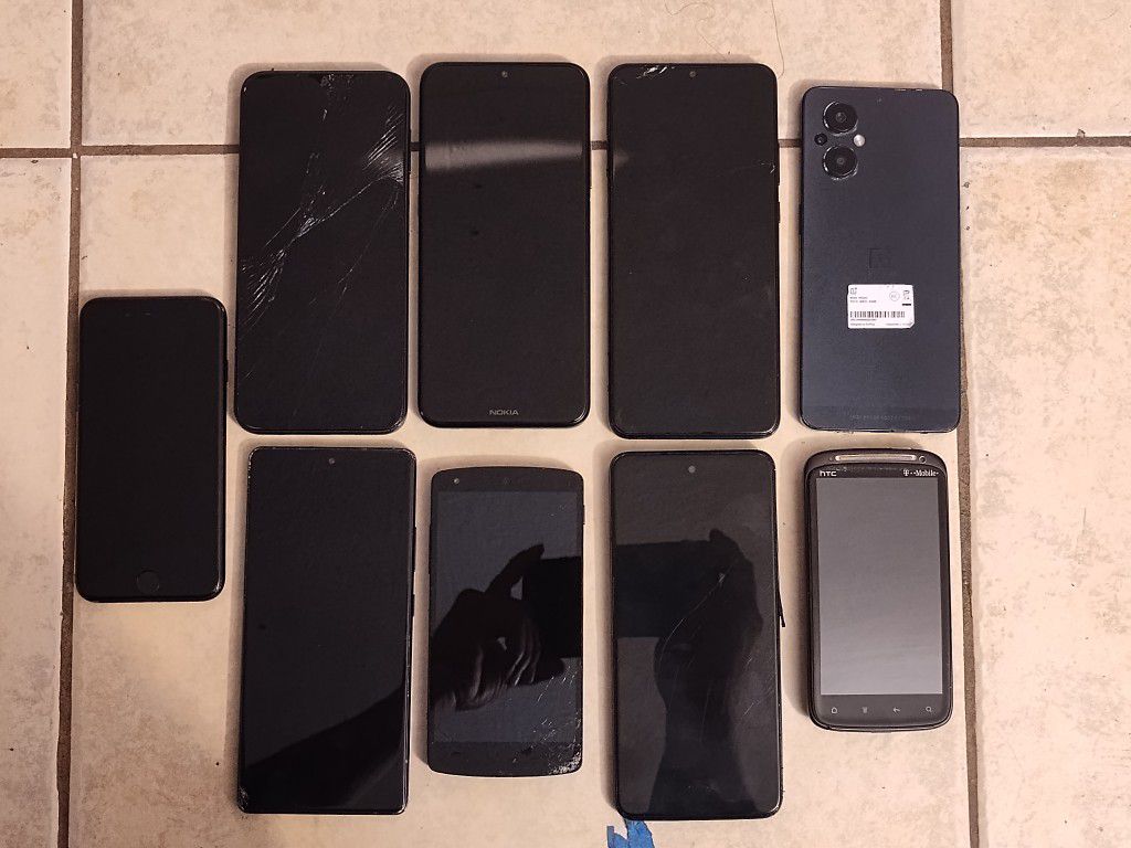 10 Phones ( For Parts Only ) 