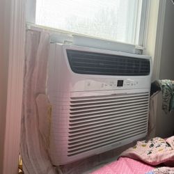 2 Air Conditioners Acs - Barely Used - $250 (Nego) - Ozone Park 