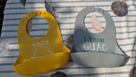 Bella Tuno Silicone Bib
