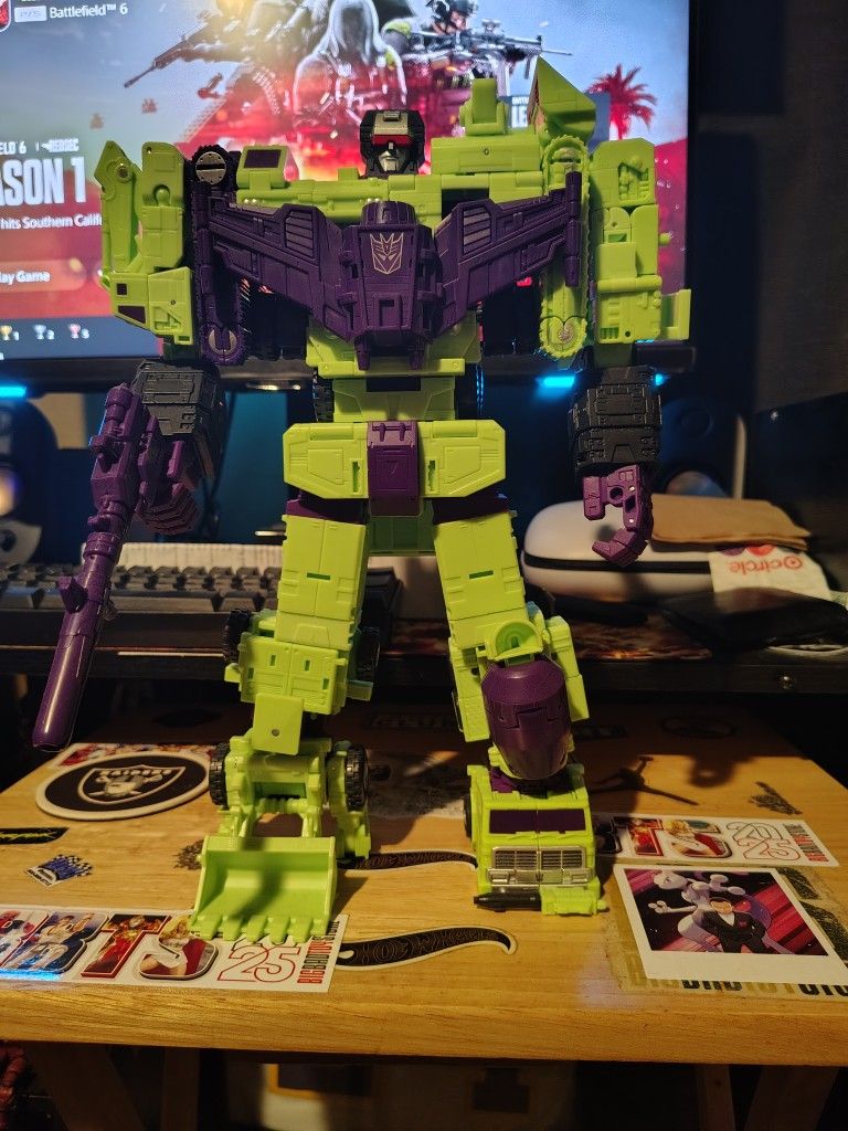 Studio Series 86 Devastator