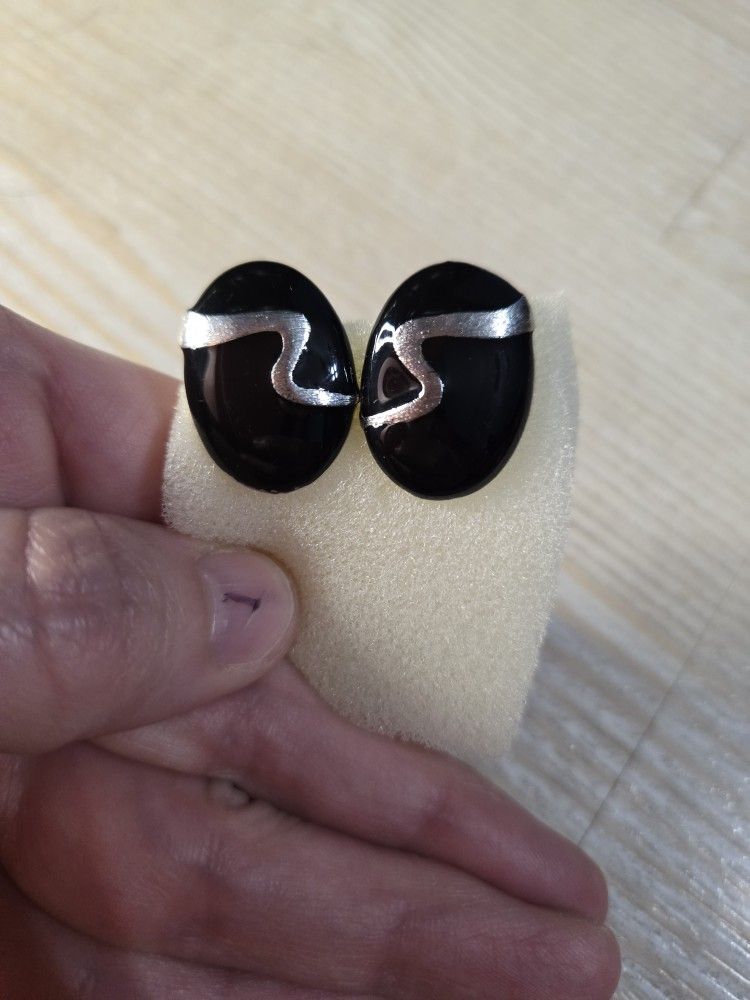 Vintage Black Enamel Silver Tone Clip-On 