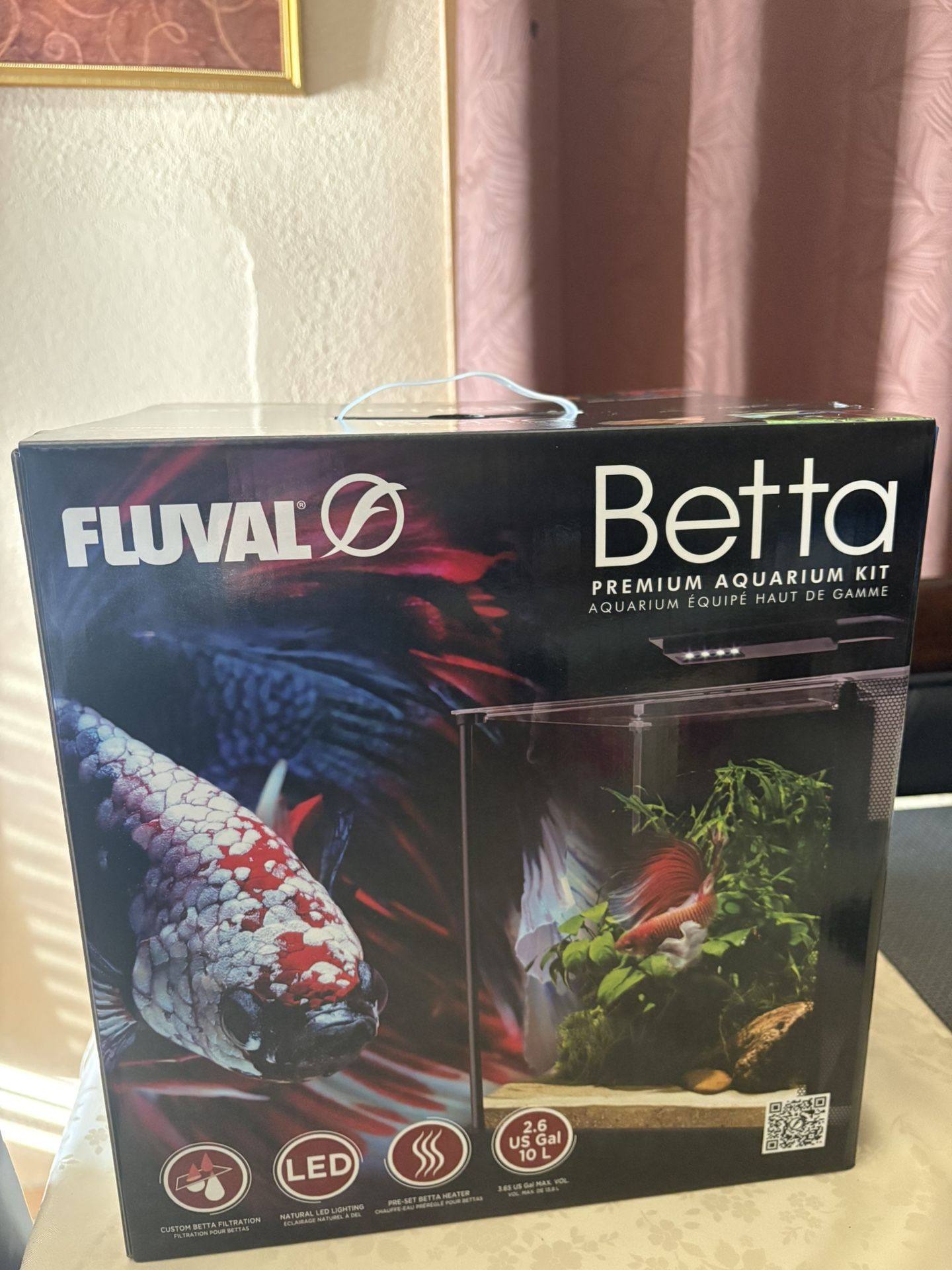 Brand New Fluval 2.6 Gallon Aquarium/Fish Tank