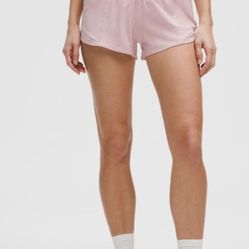 Lululemon Hotty Hot LR Short 2.5" Lined, Pink Haze Size 4 ( Brand New)