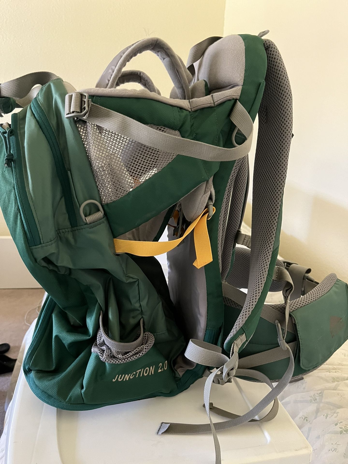 BACKPACK, KELTY BABY CARRIER PACK, it was only used twice; cross