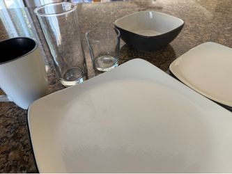 Dishes/ plates/ silverware/ cups