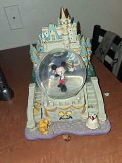 Walt Disney World Mickey Mouse Castle Snow Globe