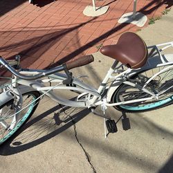 26 SIZE SCHWINN  CLAIRMONT  BIKE (WHITE)