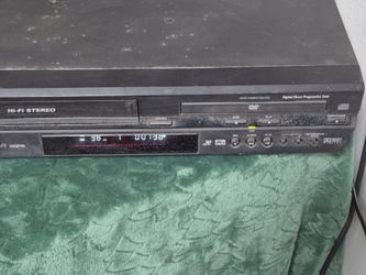JVC Combo VHS/DVD Player With Bonus VHS Tapes
