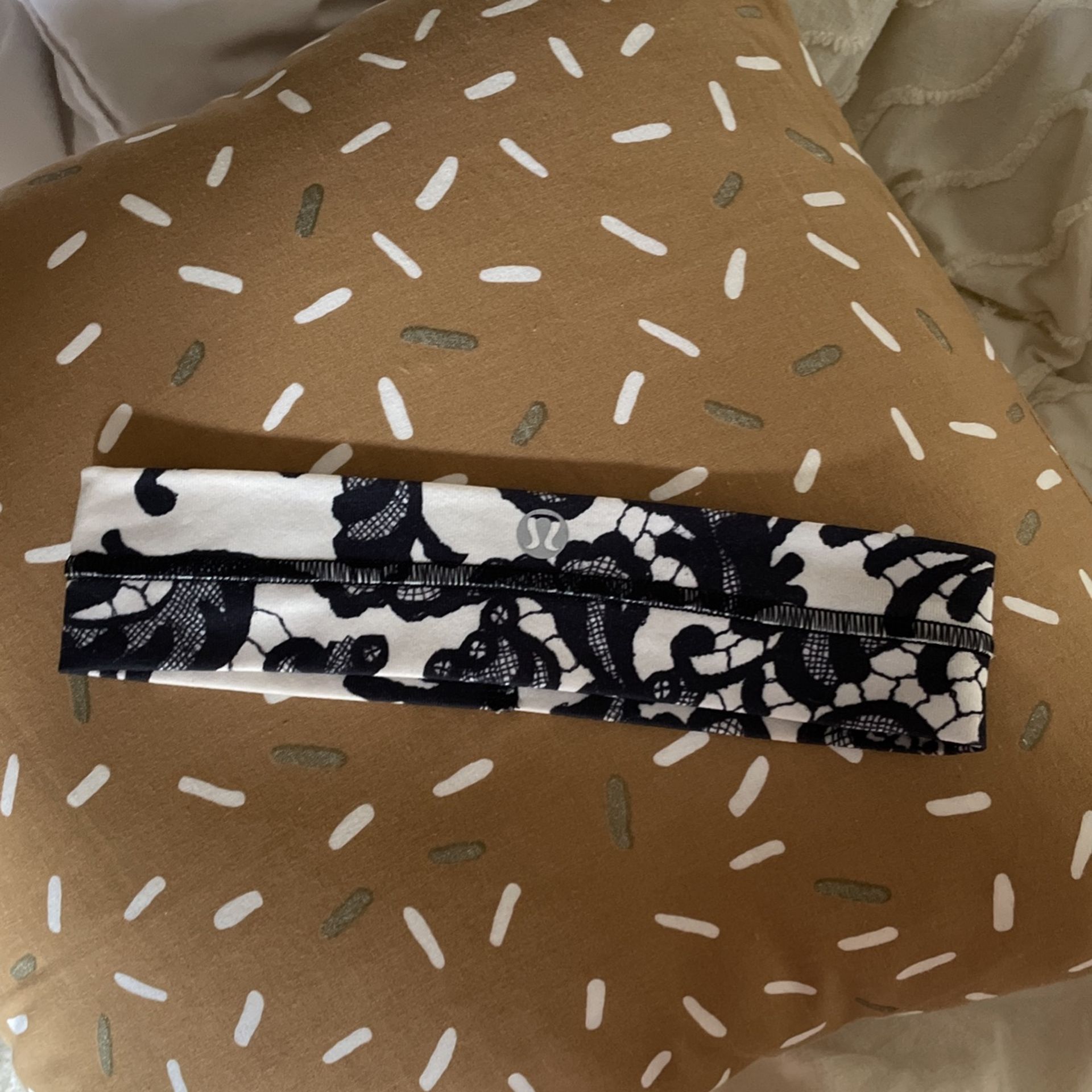 Lululemon Headband - Black & White 