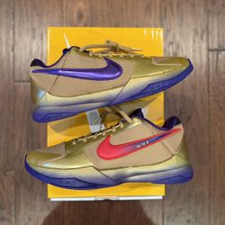 KOBE UNDEFEATED HOF size 9.5