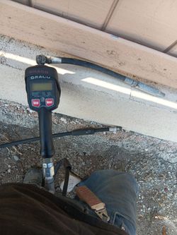 Retractable oil hoses with digital pump