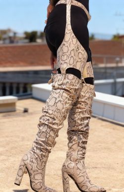 Boots over the knee and belts